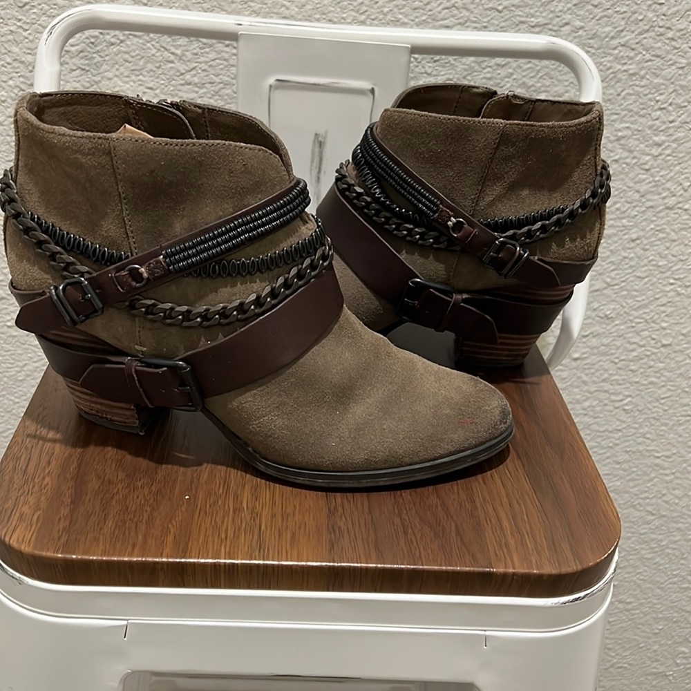 Trouvé Olive Green Closed Toe Leather Booties with Chain Details Size 9.5